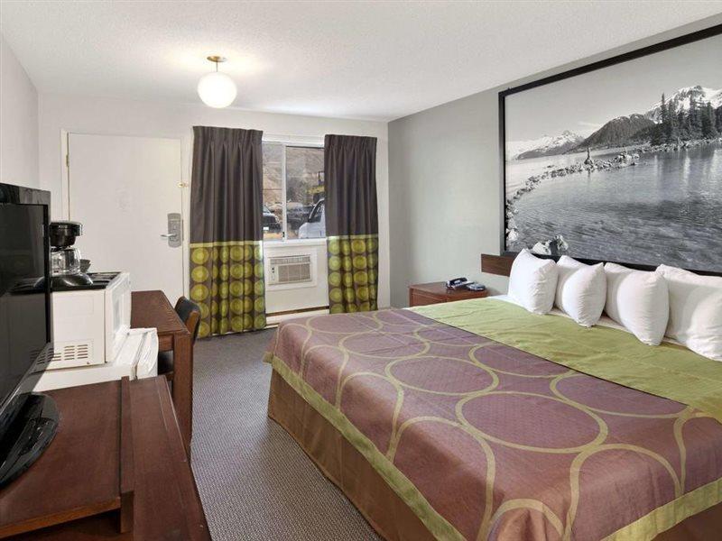 Motel Super 8 By Wyndham Kamloops East Zewnętrze zdjęcie
