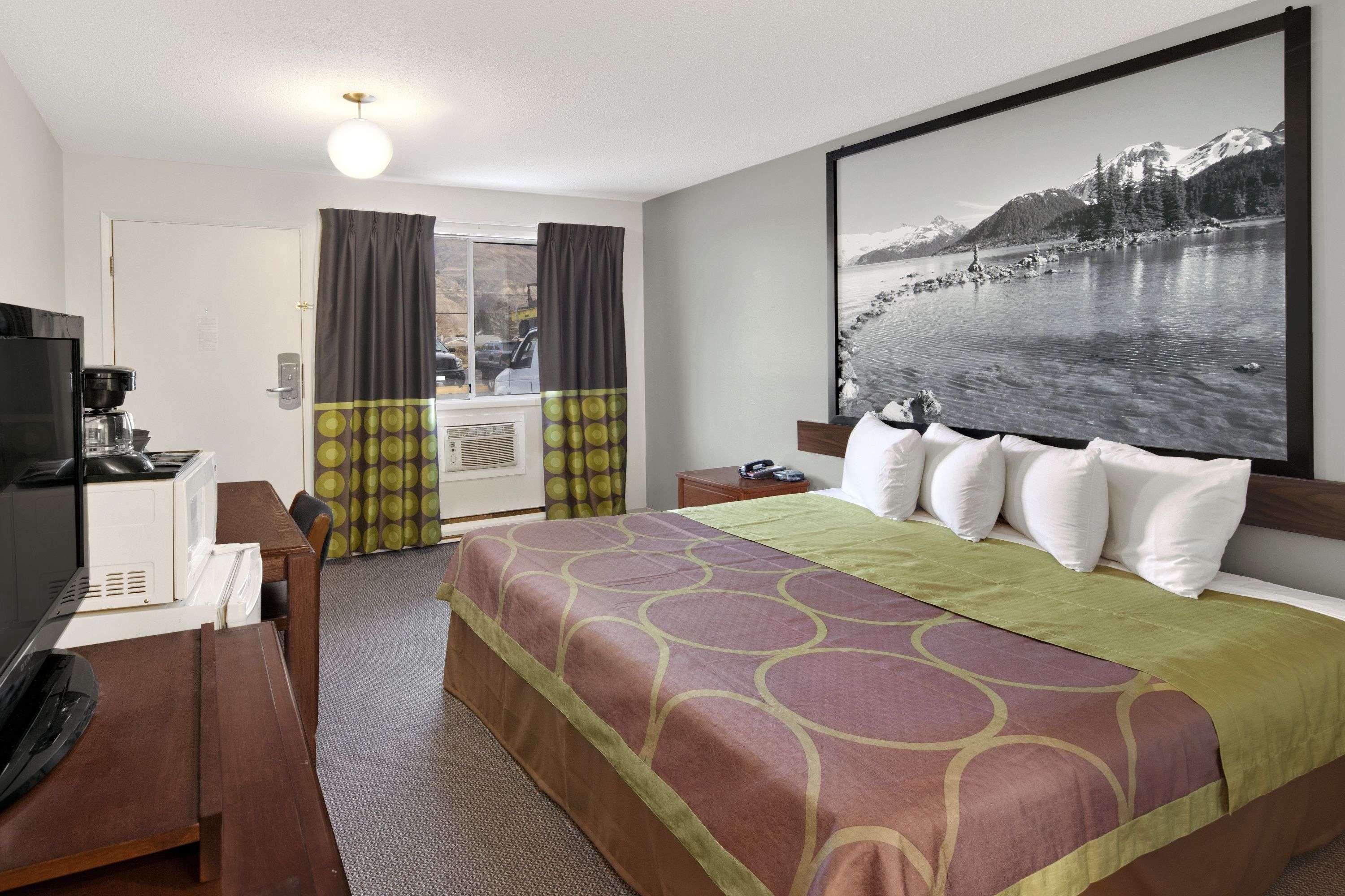 Motel Super 8 By Wyndham Kamloops East Zewnętrze zdjęcie