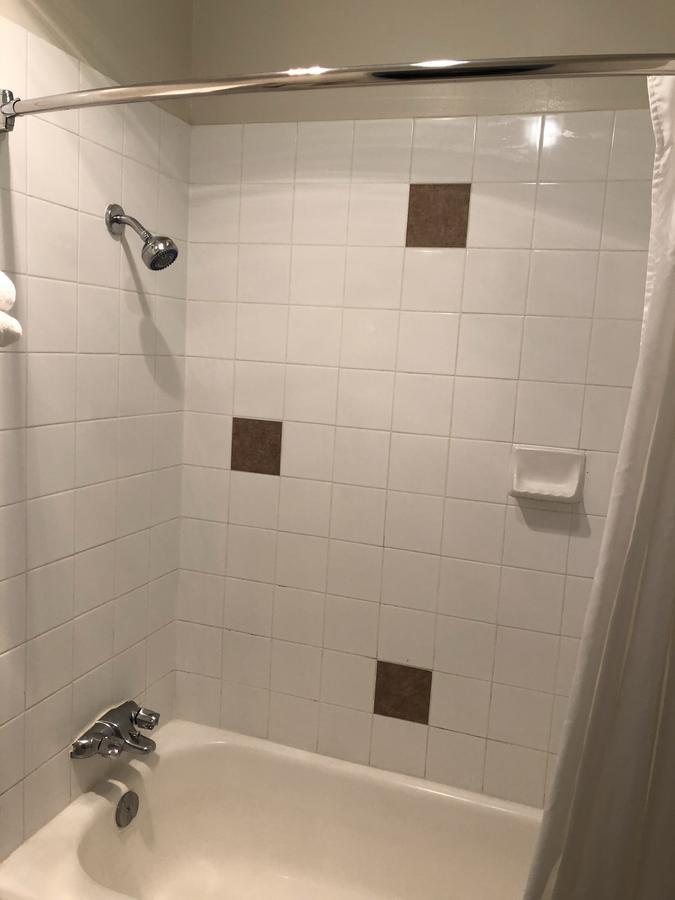 Motel Super 8 By Wyndham Kamloops East Zewnętrze zdjęcie