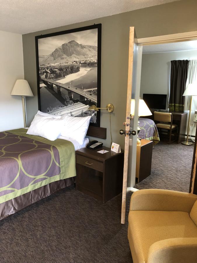 Motel Super 8 By Wyndham Kamloops East Zewnętrze zdjęcie