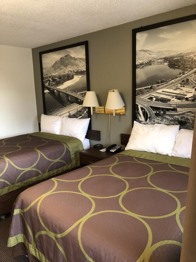 Motel Super 8 By Wyndham Kamloops East Zewnętrze zdjęcie