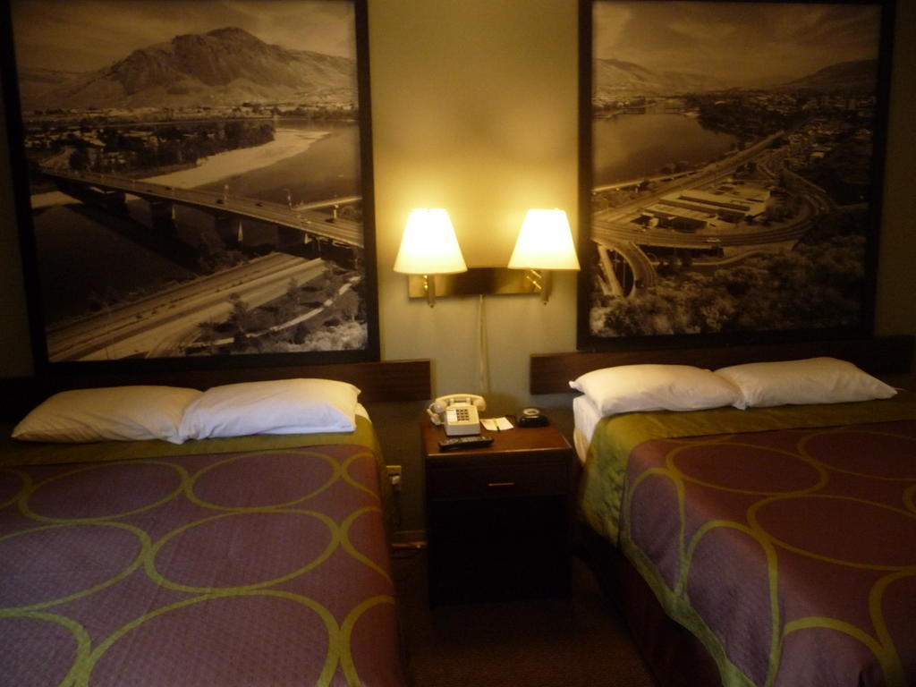 Motel Super 8 By Wyndham Kamloops East Zewnętrze zdjęcie