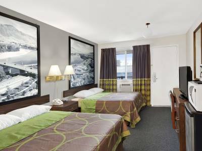 Motel Super 8 By Wyndham Kamloops East Zewnętrze zdjęcie